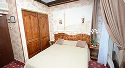 Albergo Familia, Paris, France