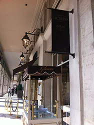 click to zoom Angelina, Paris