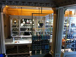 click to zoom Angelina, Paris